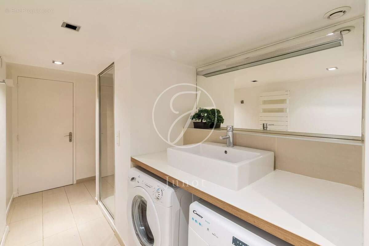 Appartement à PARIS-17E