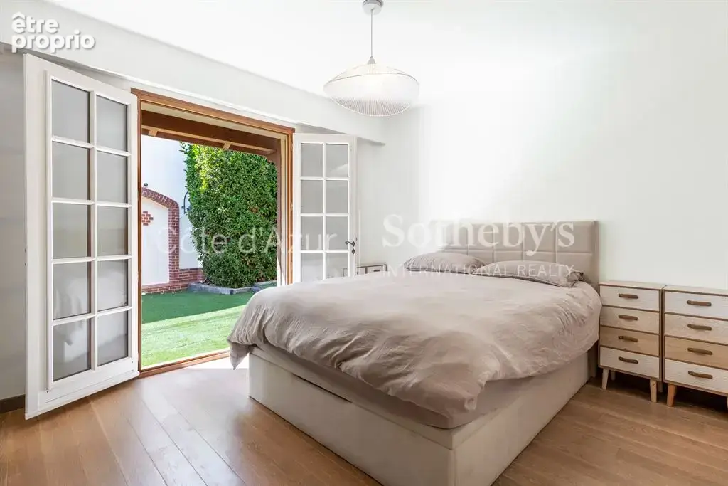 Cannes La Californie, demeure néo normande de six chambres avec piscine - photo 16