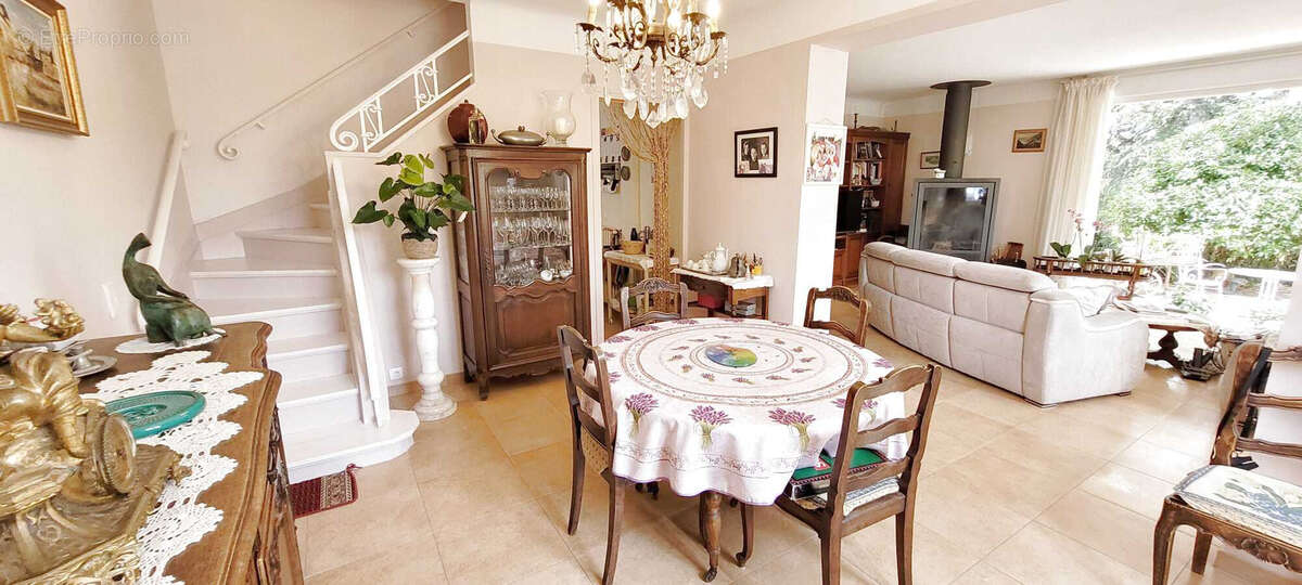 Maison à BORMES-LES-MIMOSAS