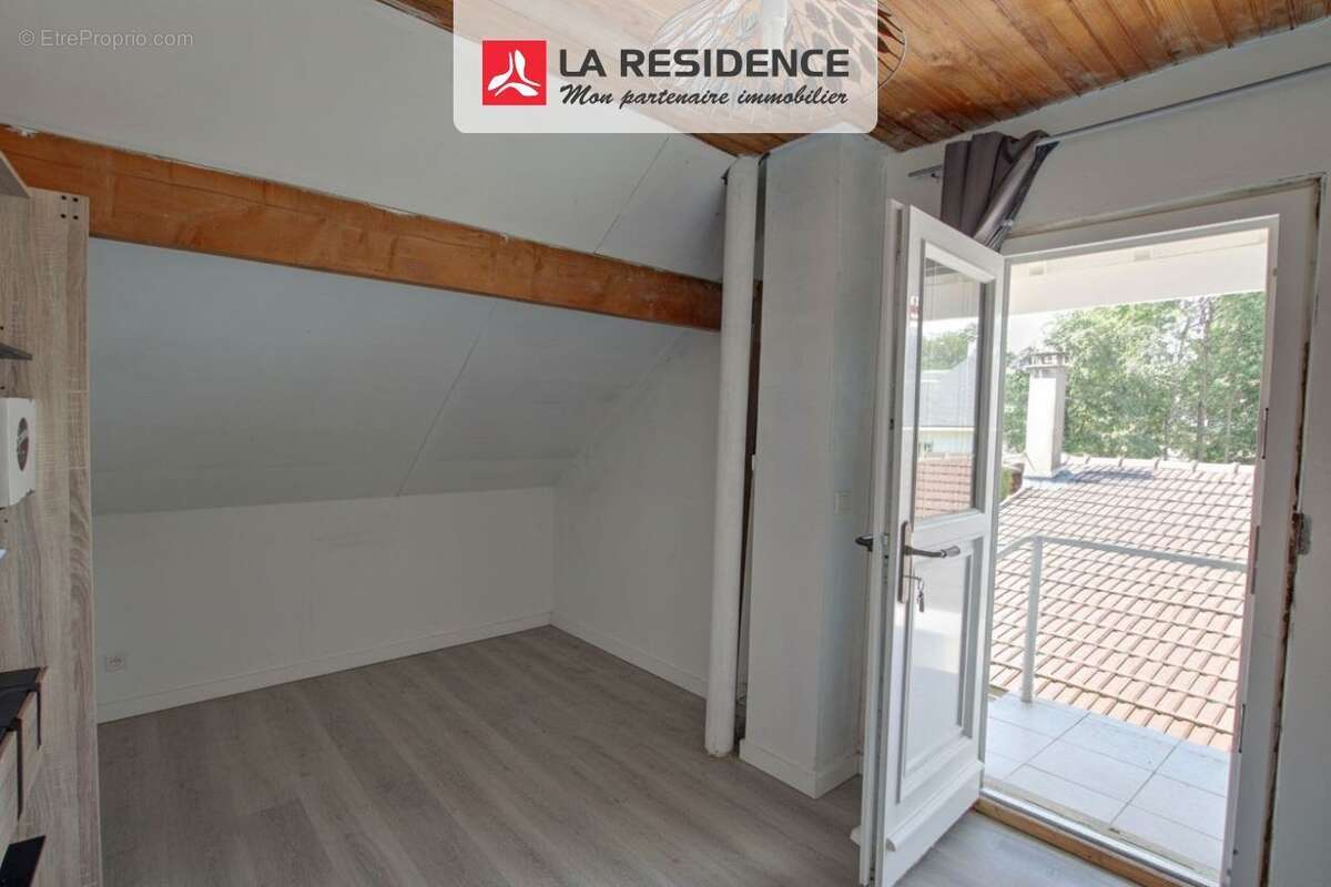 Maison 79 m² à Le Mesnil-Saint-Denis  - photo 8