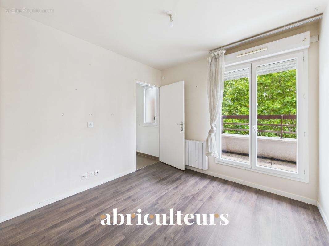Splendide Appartement de 86.0 m² avec de grands extérieurs en vente à Villeneuve-la-Garenne (92390) - photo 10