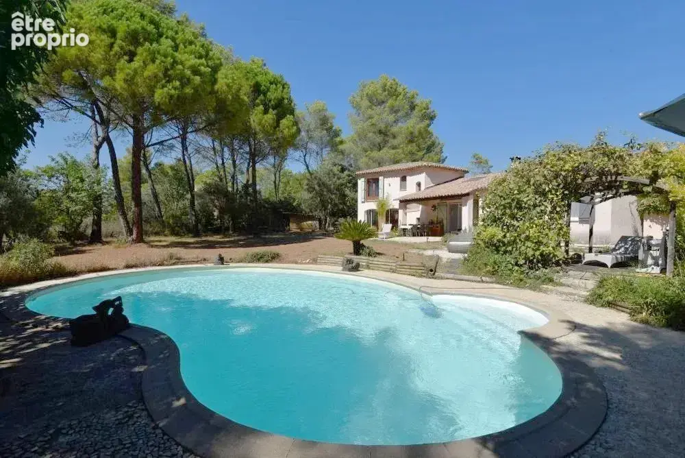 Villa de caractère avec 4 chambres et piscine terrain de 2095 m² - photo 12
