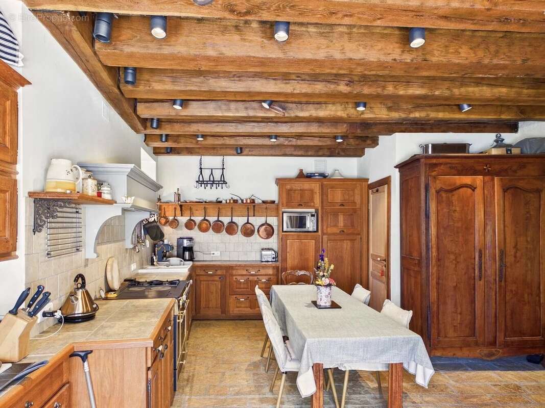 Maison à SEGUR-LE-CHATEAU