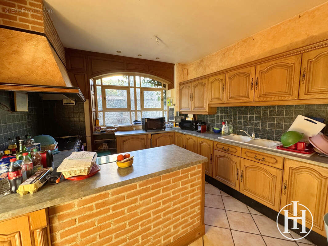 Maison à AINAY-LE-CHATEAU