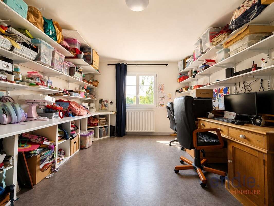 Spacieuse maison familiale de 226 m² avec sept chambres et piscine - photo 14