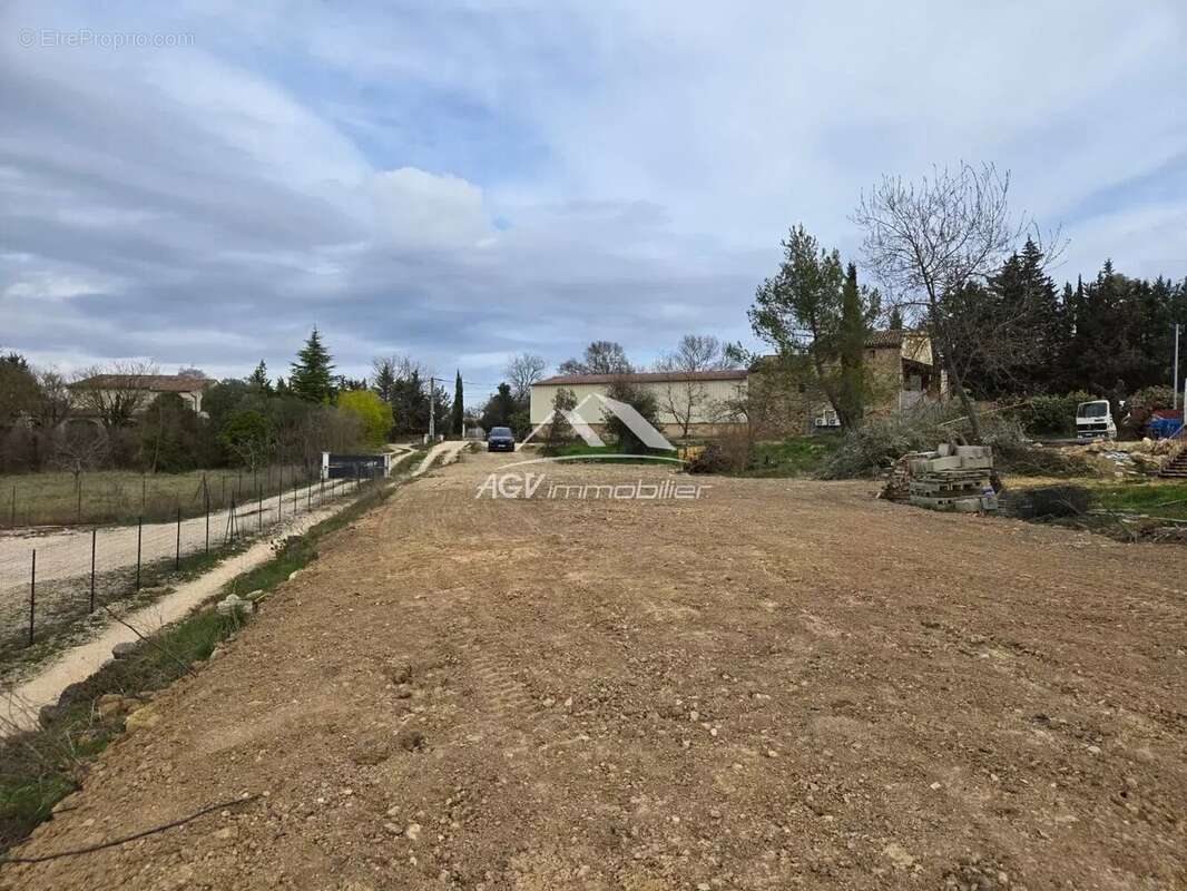 Terrain à LES MAGES