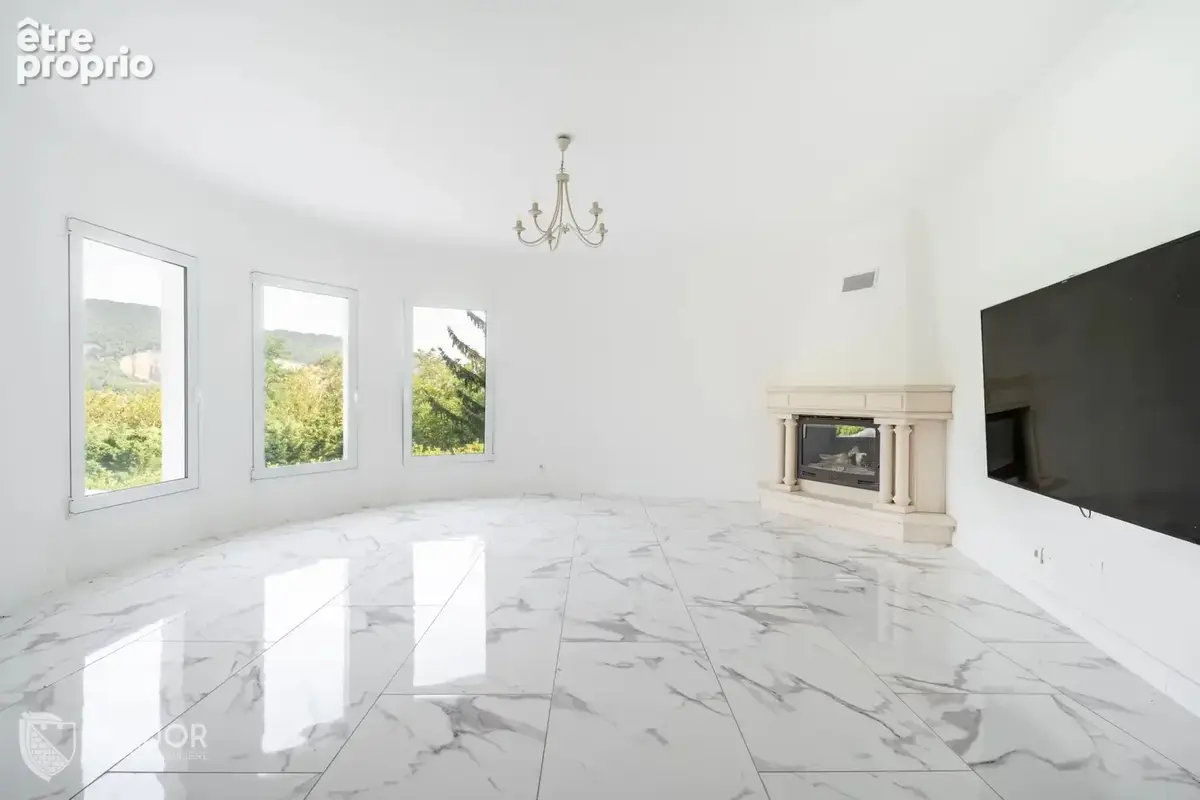 Maison 245 m² à Rochetaillee-Sur-Saone  - photo 5