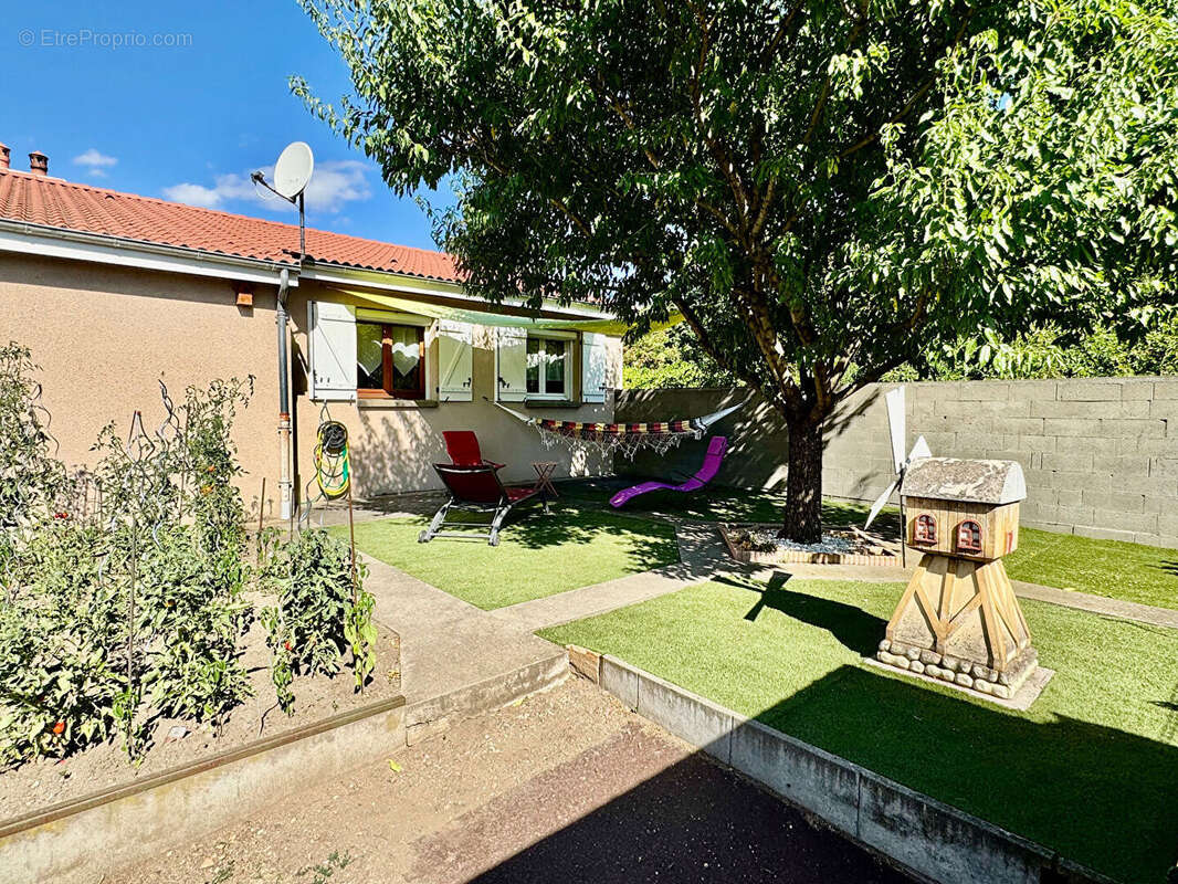 CLERMONT-FERRAND / Plain-pied à vendre avec 3 chambres au calme et terrain piscinable  ! - photo 12