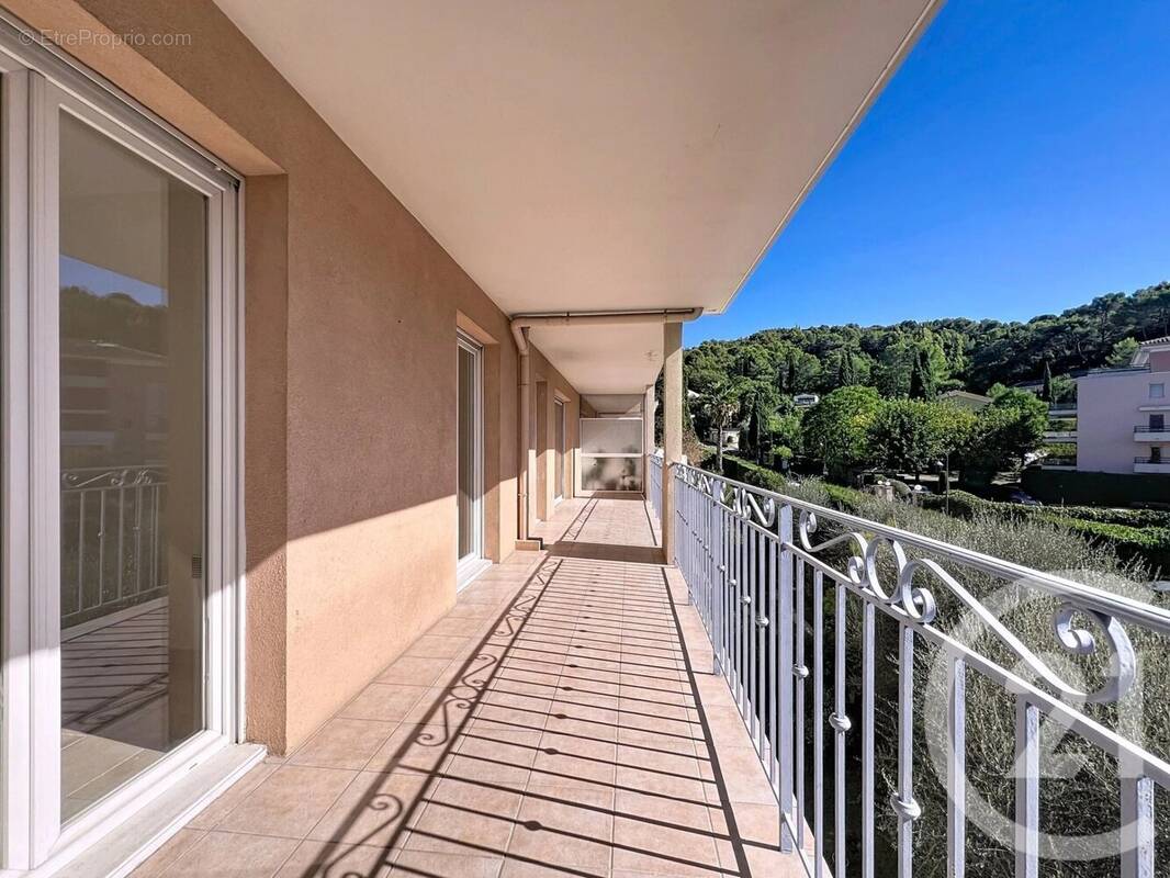 Appartement à MOUGINS