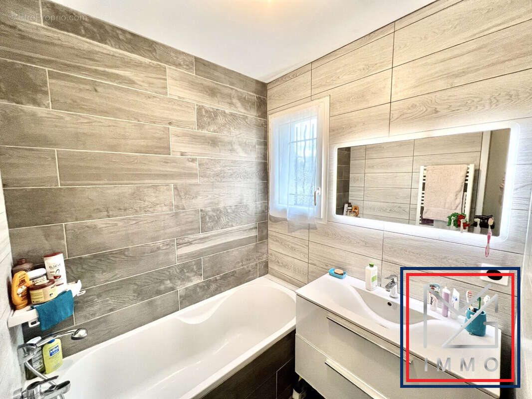 Maison à LE CASTELLET