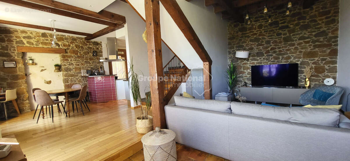 Maison à LA ROQUETTE-SUR-SIAGNE