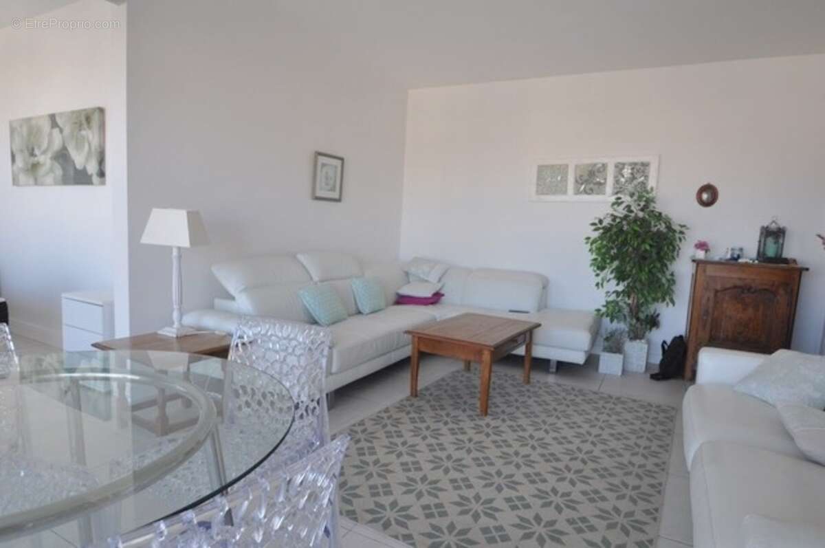 Appartement à vendre 3 pièces ANGERS (49), grand appartement + cave et garage - photo 3