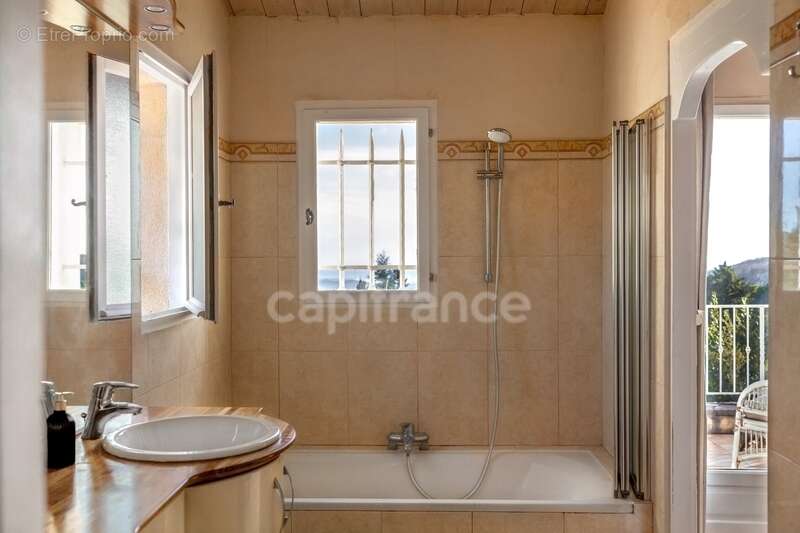 Propriete à vendre 6 pièces GOURDON (06), vue mer, jardin de 6000 m², garage - photo 18