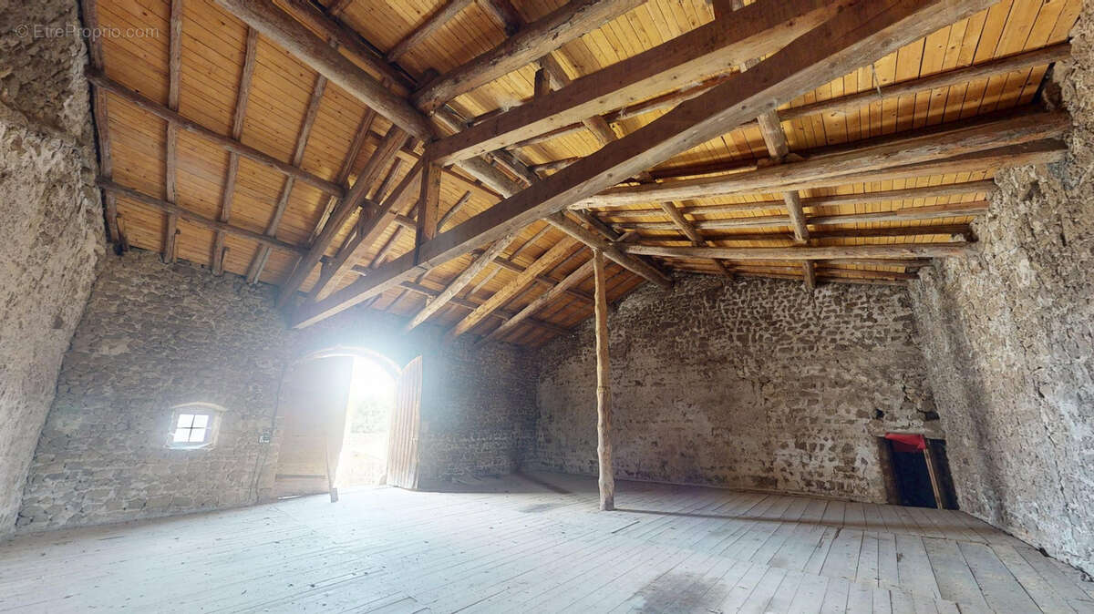 Maison à SAINT-HILAIRE-CUSSON-LA-VALMITTE