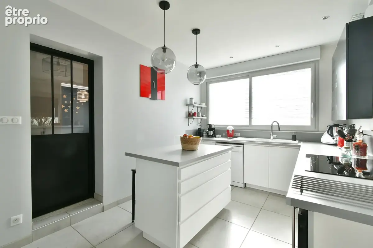 Maison FAMILIALE avec jardin et garage - photo 4