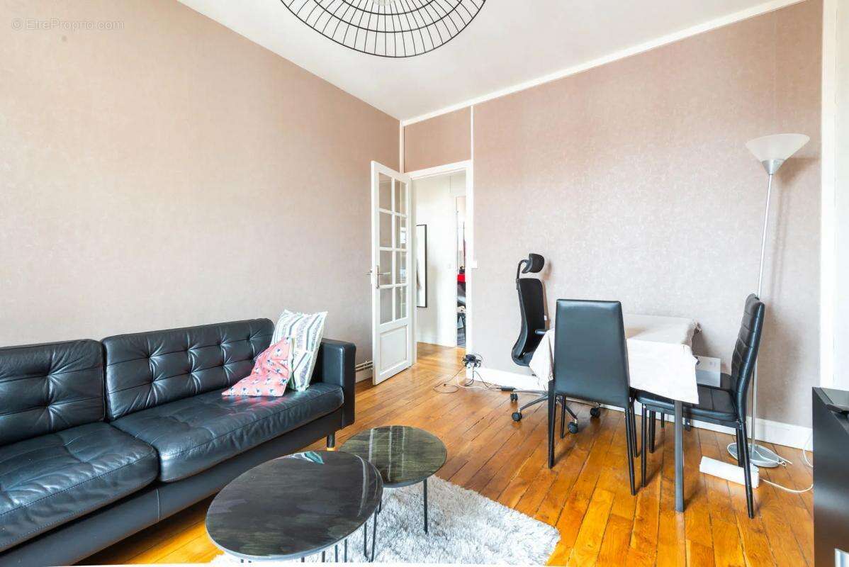 Appartement à COURBEVOIE