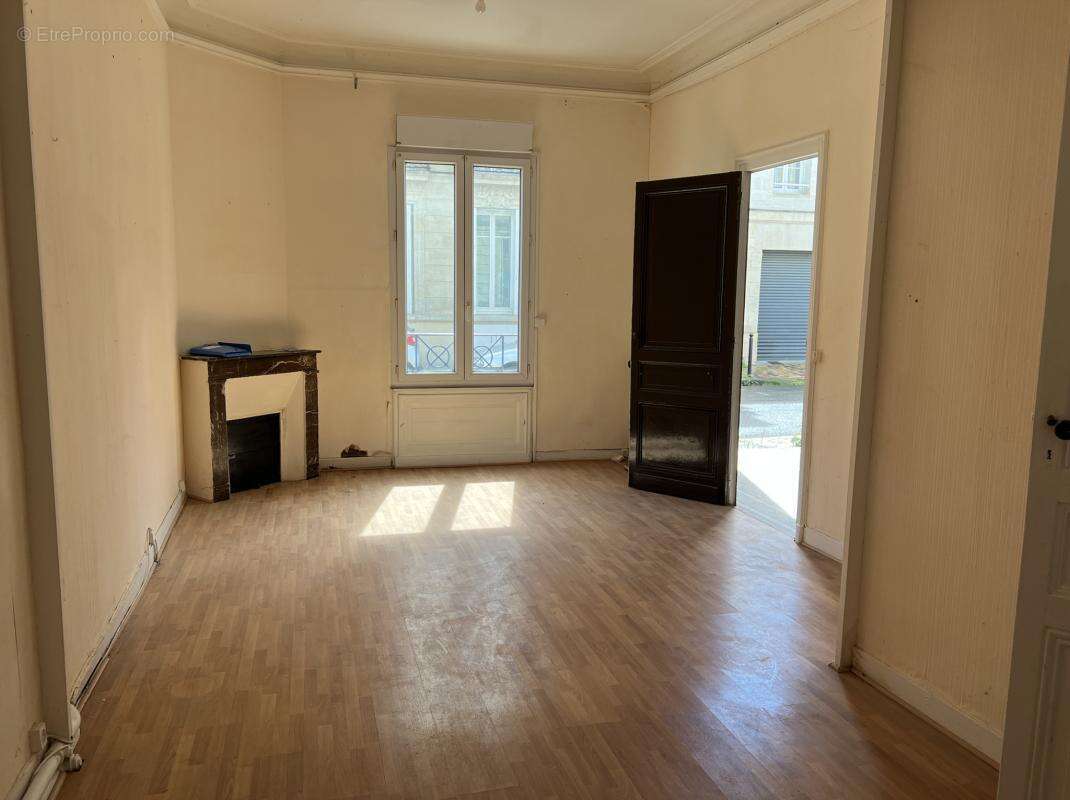 Opportunité  : maison de ville en pierre au cœur de saint-genès - photo 3