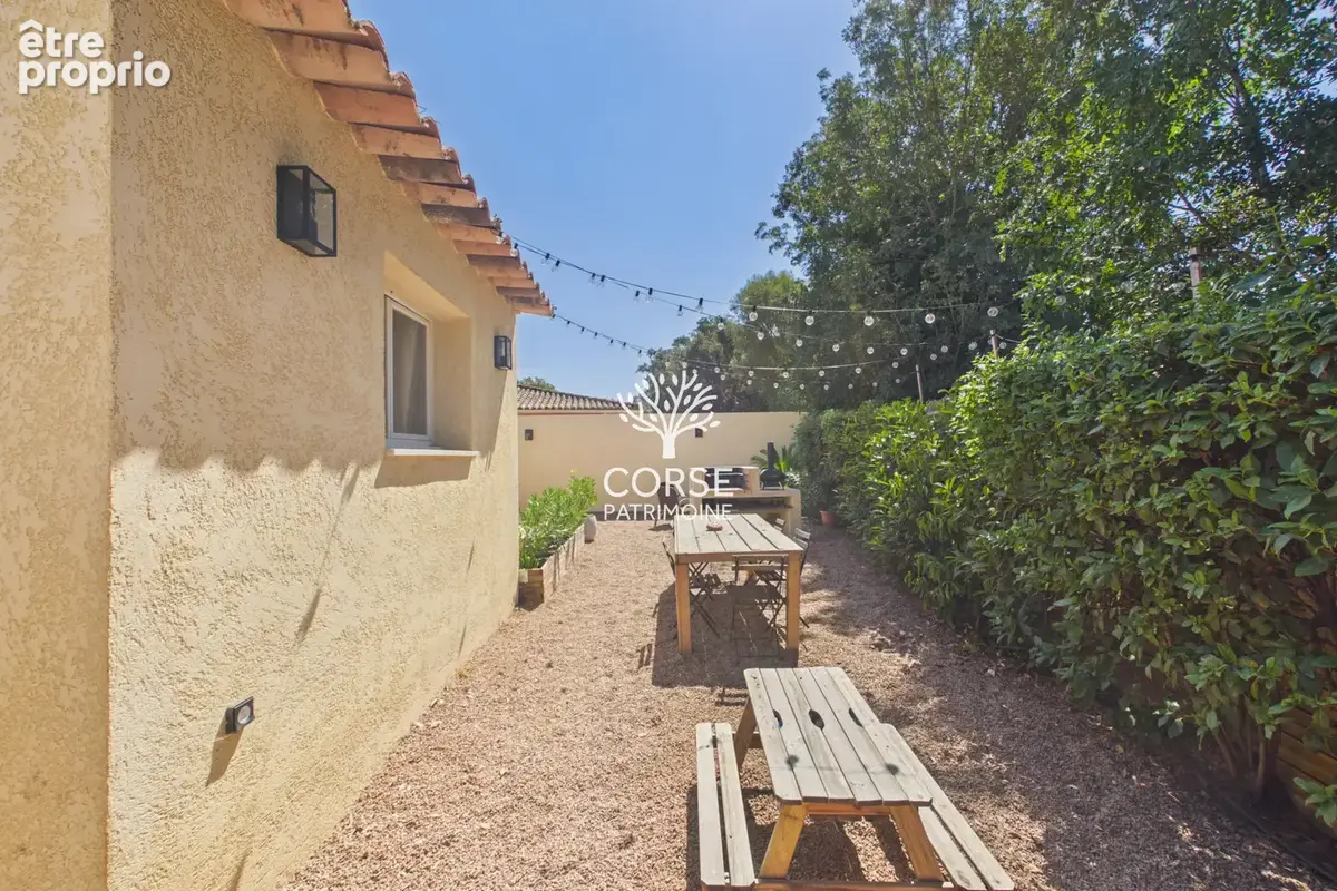 Maison mitoyenne rénovée avec jardin privatif - photo 9