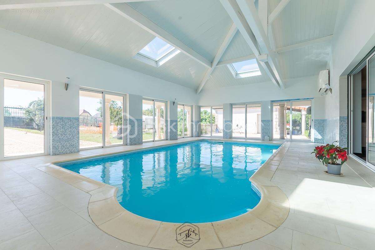 Propriété d’exception avec piscine intérieure – Prestations haut de gamme - photo 12