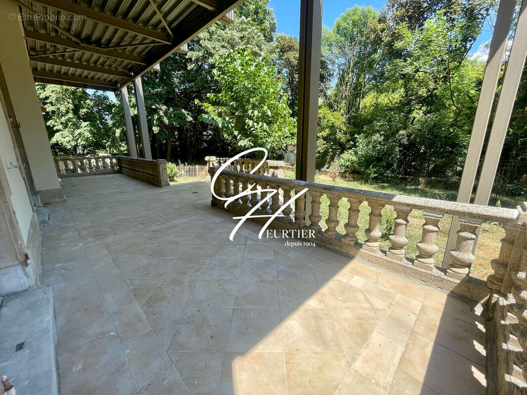 Appartement à LE PONT-DE-CLAIX