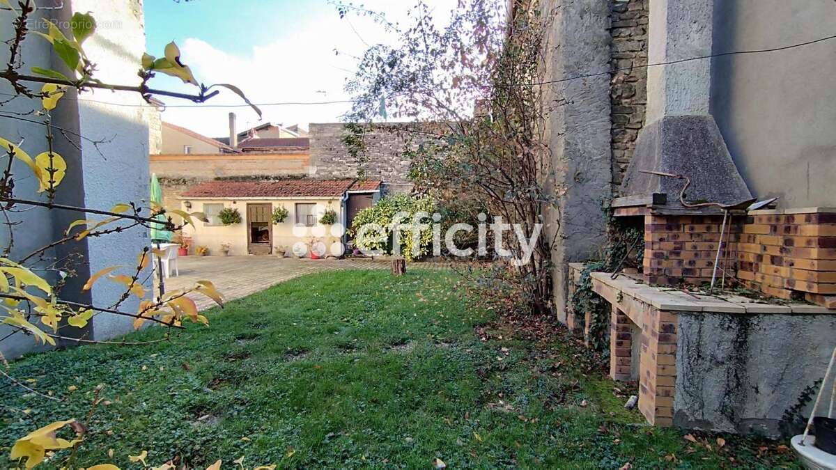 Maison à AIGUEPERSE