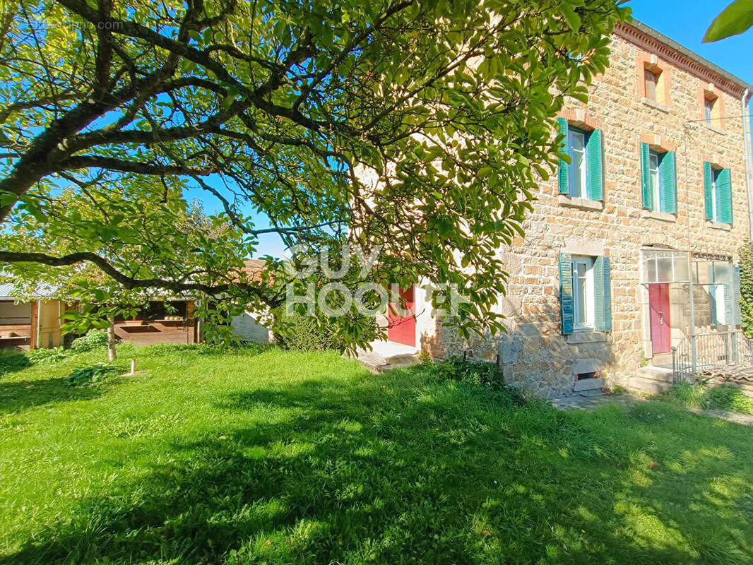 Maison à SAIL-SOUS-COUZAN