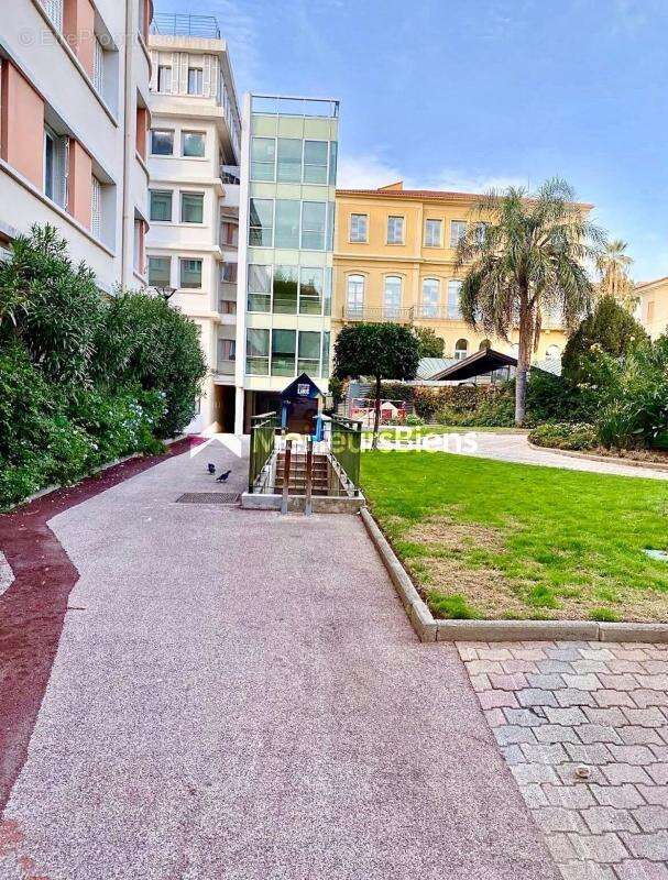 Le coup de fusil immobilier du moment: T3 hyper lumineux, aux beaux volumes et à la situation premium au cœur du centre ville (t - photo 2