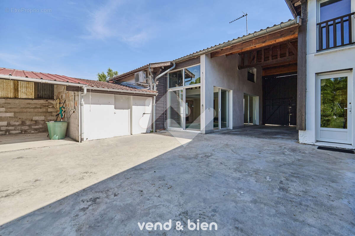 Maison à LARZICOURT