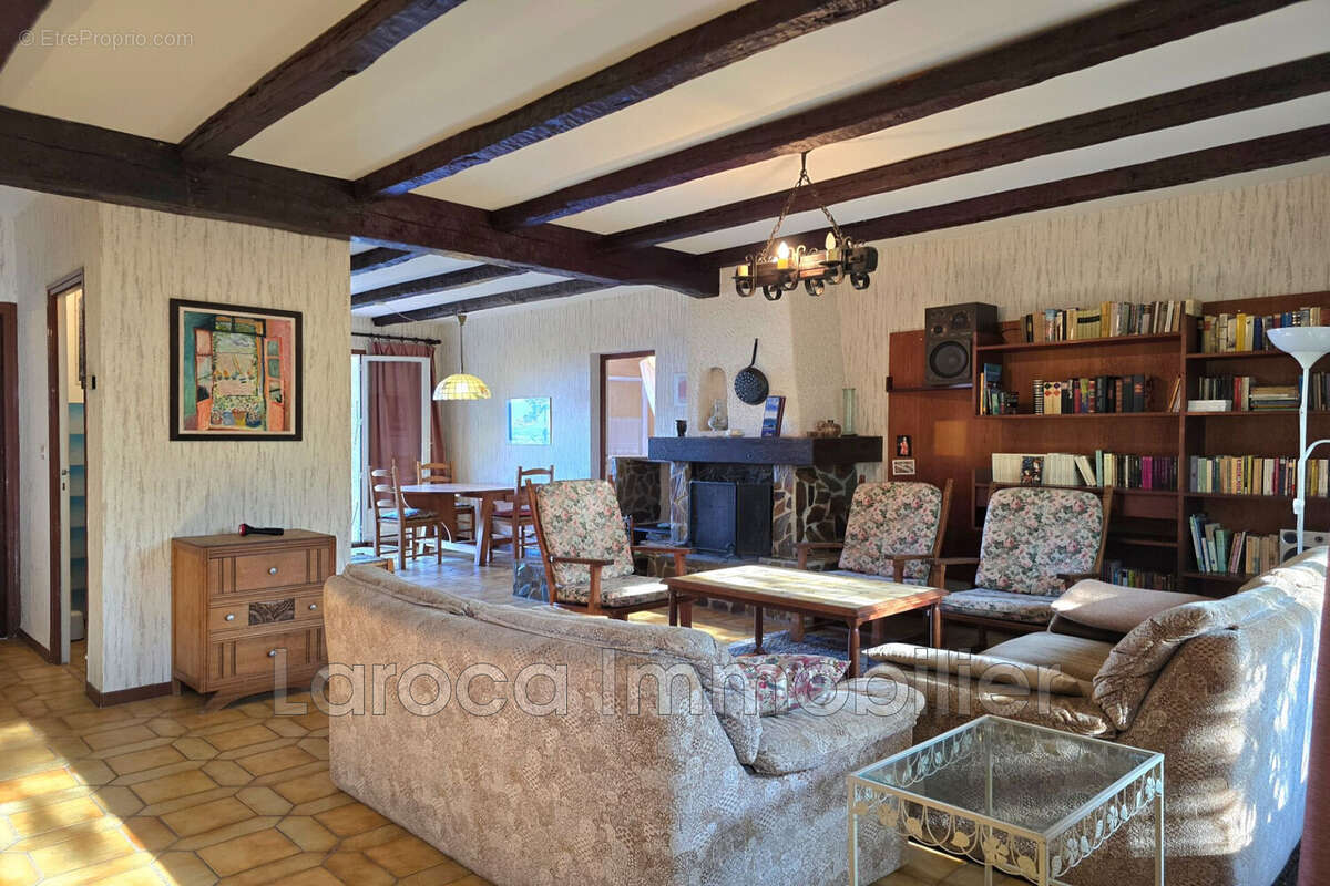 Maison à VILLELONGUE-DELS-MONTS