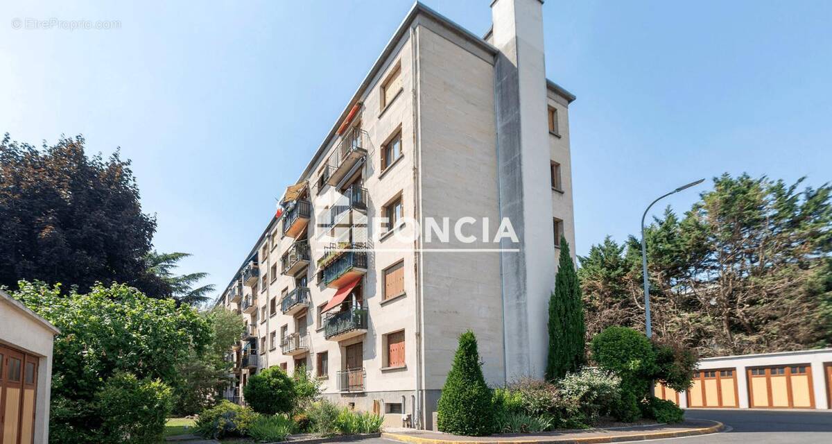 Appartement à L'HAY-LES-ROSES