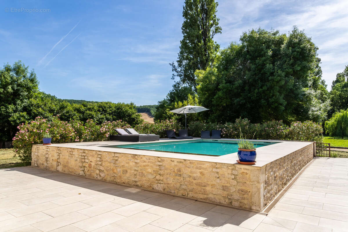 Maison à CASTELNAU-MONTRATIER