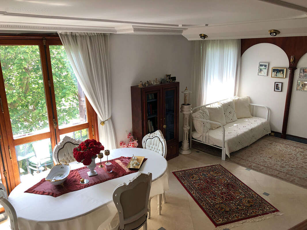 Appartement à BUC