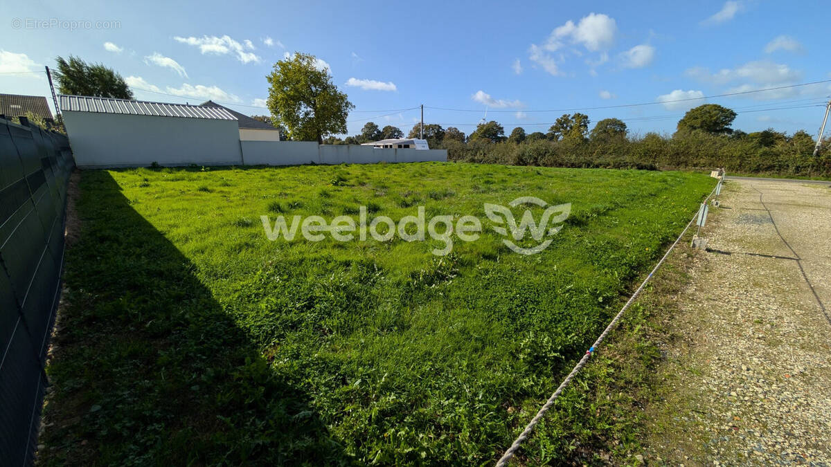 Terrain à SAINT-VINCENT-DES-LANDES