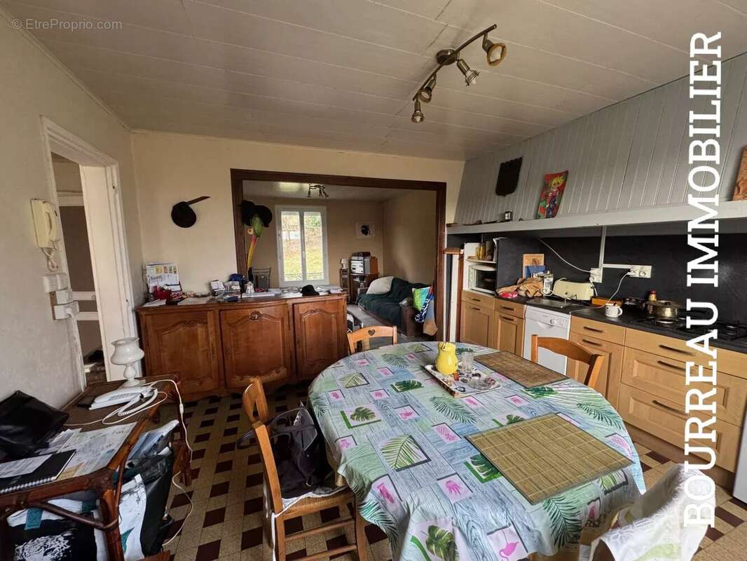 Appartement à LA CELLE-SAINT-CYR
