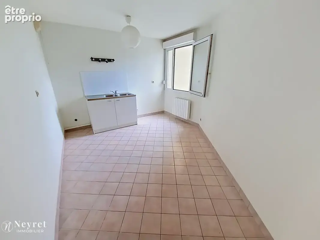Opportunité à saisir, Proche de LYON Bérard et  la fac de Médecine : Idéal  pour de la colocation pour ce T3 - photo 6