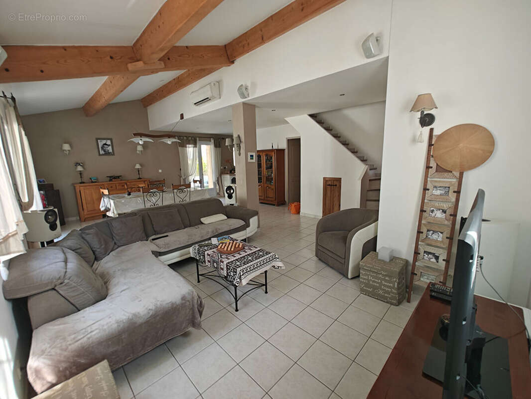 Maison Toulon Est  4 pièce(s) 115 M2  sur  terrain avec piscine et stationnement. - photo 6