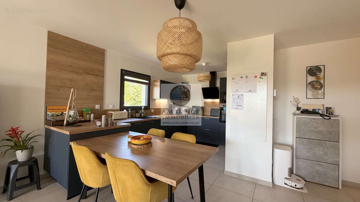 Appartement à GUILHERAND-GRANGES