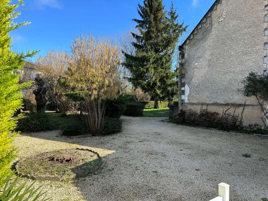 Maison à BLANZAC-PORCHERESSE