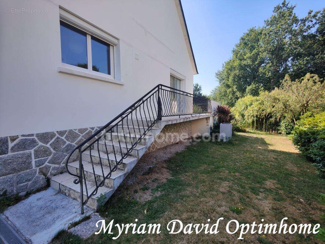 Maison familiale 171 m² – DPE C – 5 chambres – Terrain paysagé de 2 400 m² – Rostrenen - photo 26