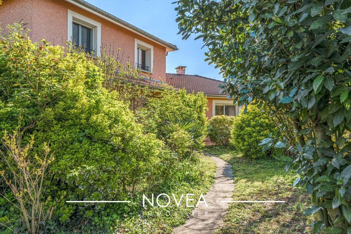 Maison à COLLONGES-AU-MONT-D'OR