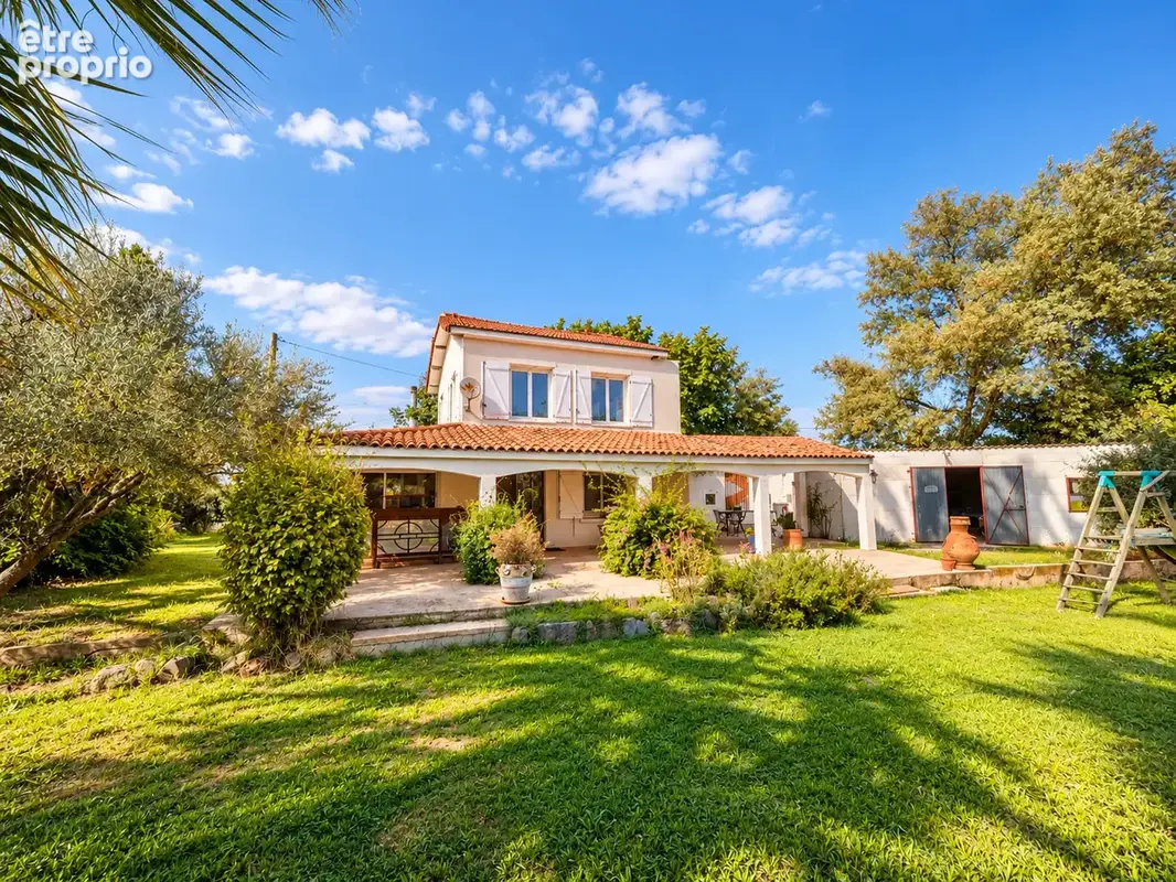 Vend propriété sud de la France à Agde, proche de la mer, villa 3chambres, garages, piscine et grand terrain - photo 5