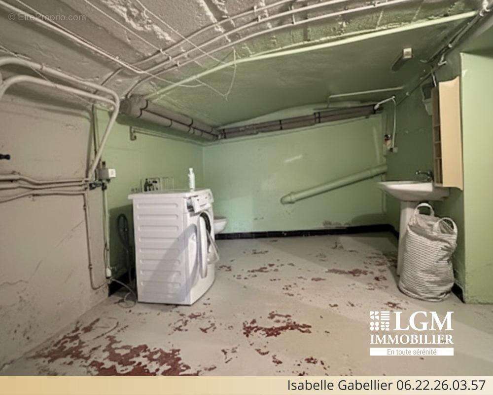 Maison à LE BREUIL-SUR-COUZE