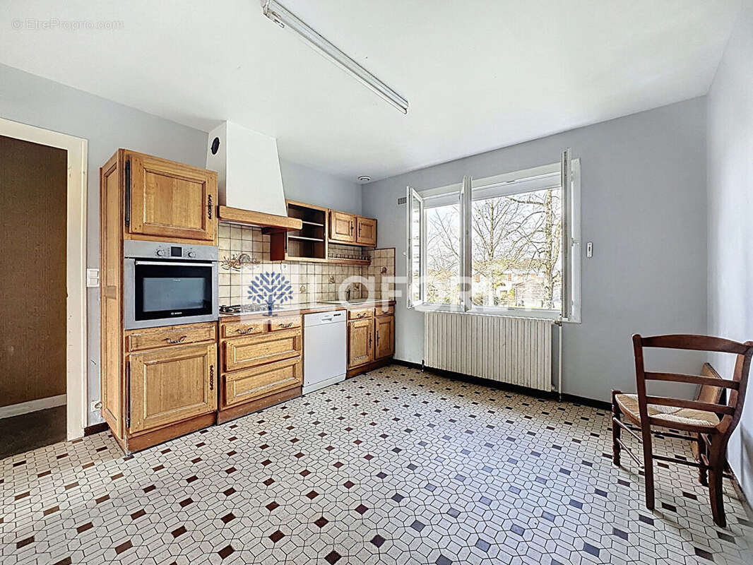 À vendre - Maison de 100 m2 en plein bourg de La Peyratte - photo 9