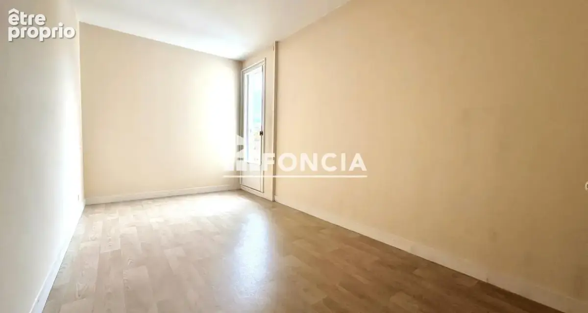 Appartement T5, 2 chambres centre de ville de La Flèche avec vue imprenable sur Le Loir - photo 9