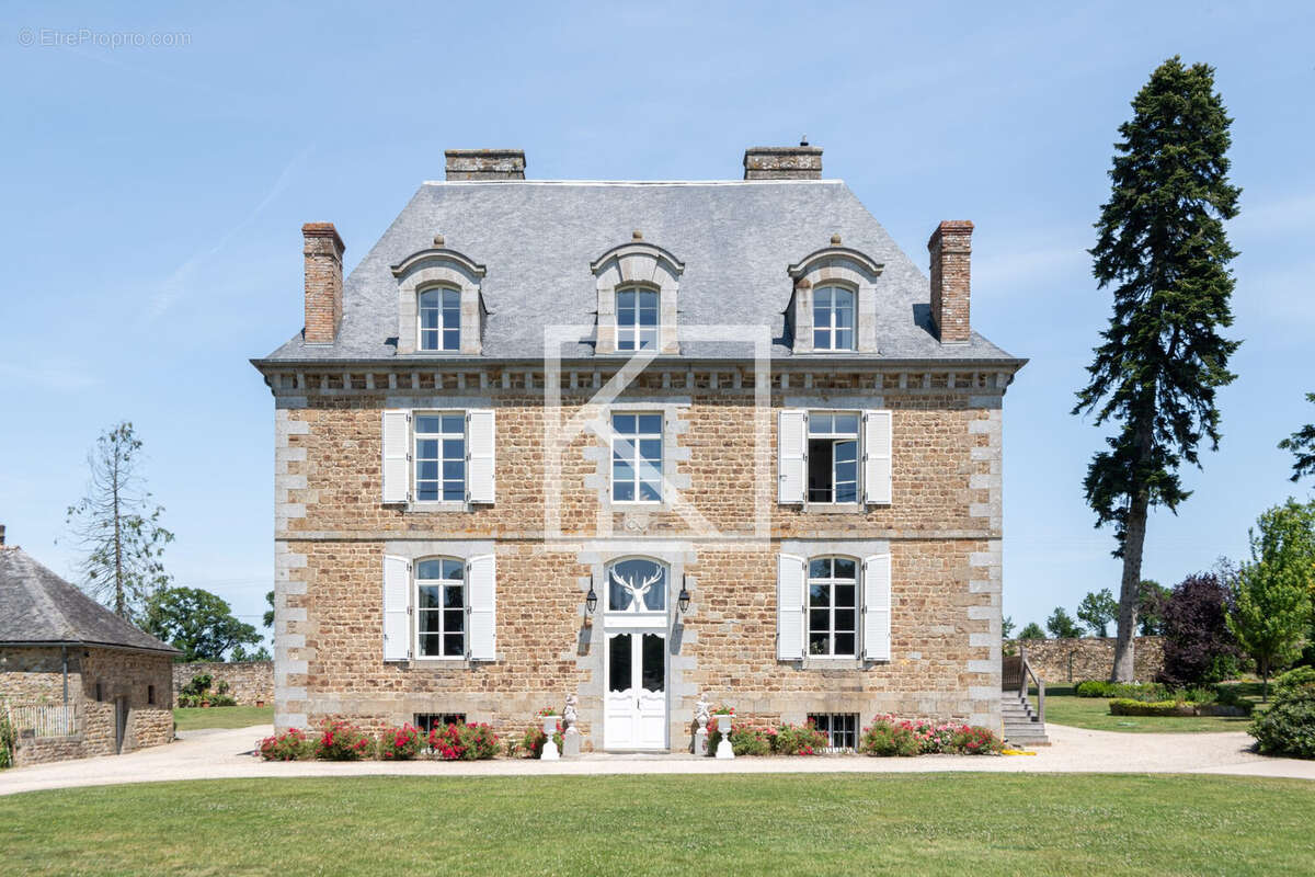 Autre à MEZIERES-SUR-COUESNON