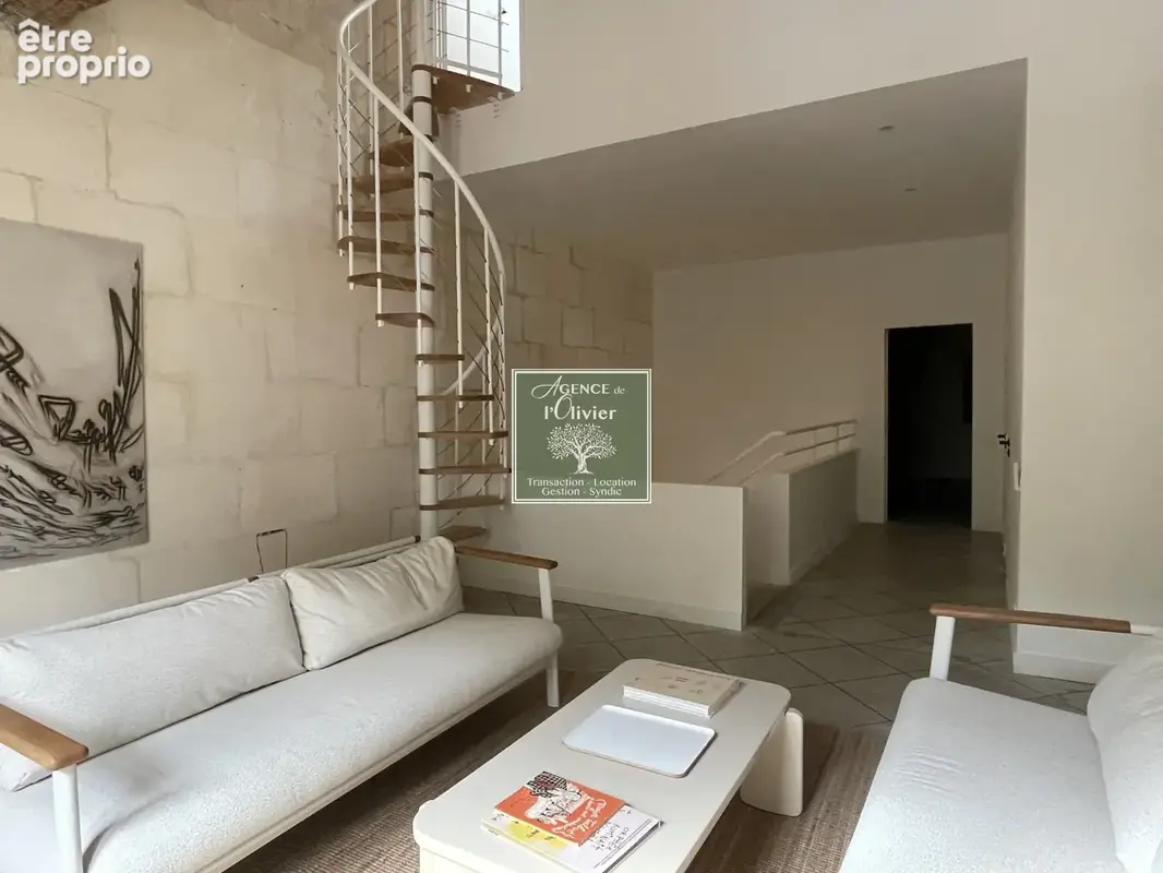 ARLES CENTRE VILLE - Maison de ville de 134 m2 rénovée avec terrasse - photo 9