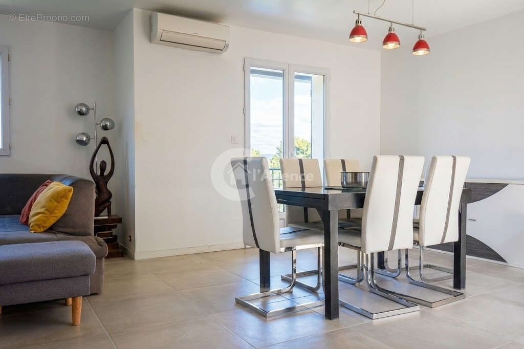 Maison à ROQUEBRUNE-SUR-ARGENS