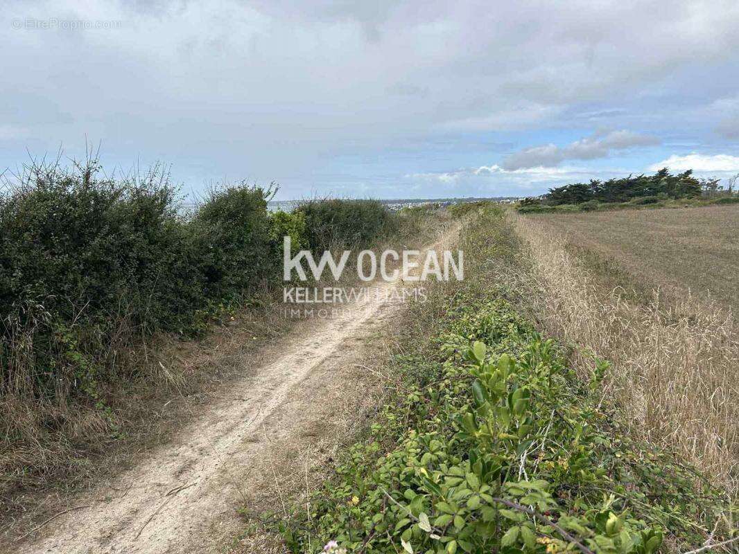 Terrain à PLOUHINEC