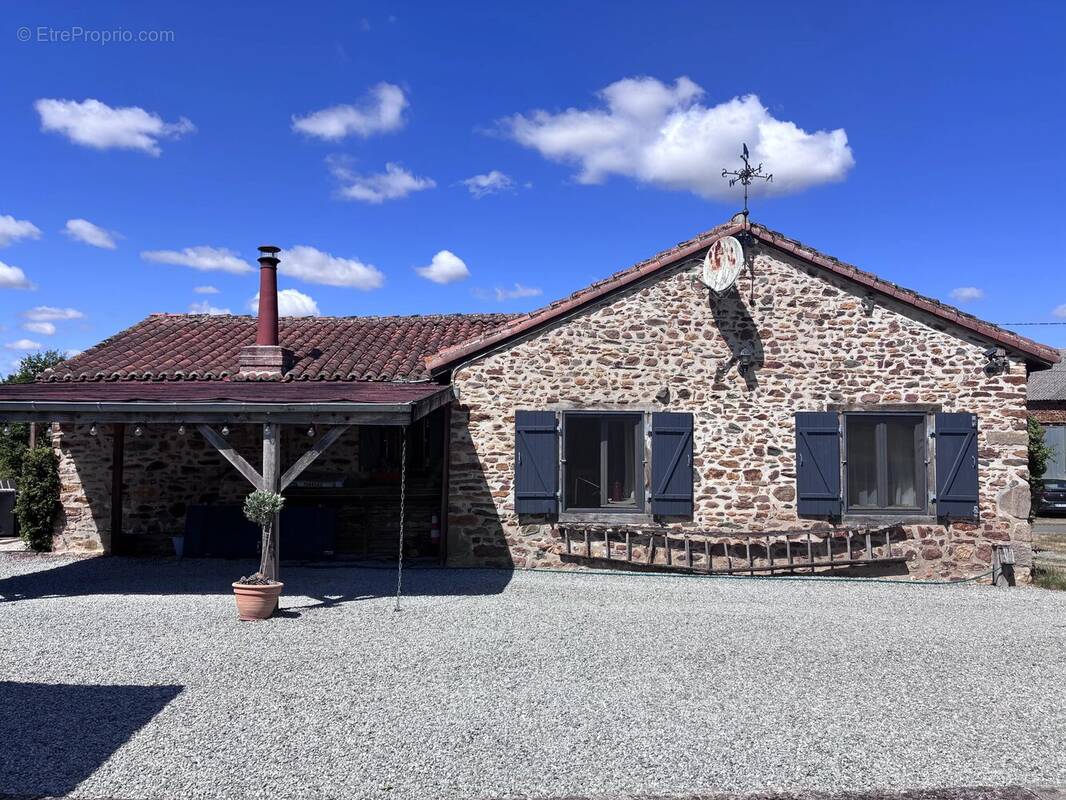 Maison à BUSSIERE-POITEVINE