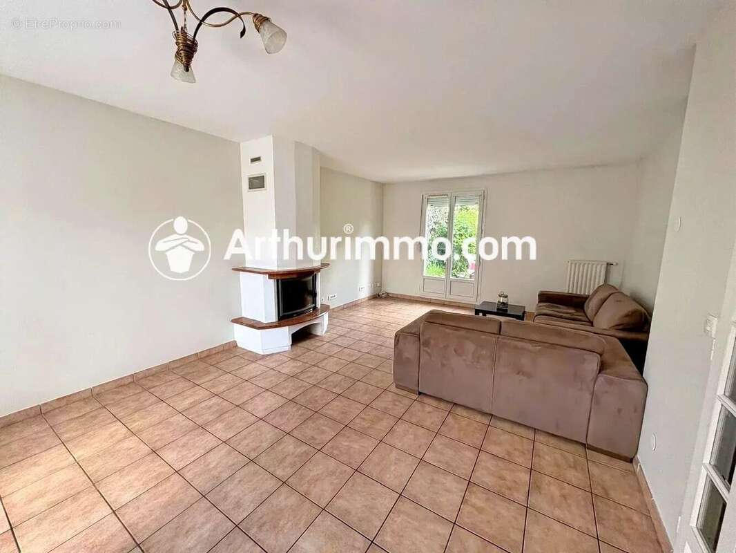 Maison à SAVIGNY-LE-TEMPLE